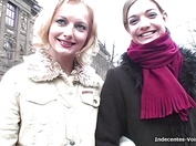 Deux amies se partagent une énorme bite dans leur bouche et dans leur cul