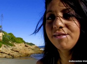Une teen espagnole défoncée au bord de la mer