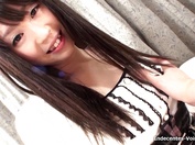 Le casting X d'une japonaise poilue avec une bite et un vibro