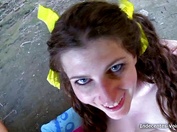 Une belle amatrice qui se prend une bonne ejac faciale