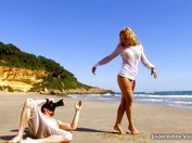 Une belle blonde enculée sur la plage