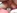 Une blonde prise dans un gangbang