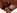 2 soubrettes brunes aux seins silicons