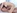2 lesbiennes : une blonde silicon�e et une brune � chatte poilue
