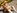 Une blonde maigre et muscle se fait piner les genoux dans l'eau