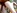 Blonde  forte poitrine baise contre un camion
