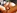 Une brune aux seins silicons se fait juter dans la bouche