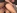 Julia se fait enculer sur le canap�