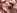 Une amatrice brunette bais�e sur son canap� par un renoi