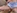 Blonde bonasse � gros seins naturels et piercings aux t�tons