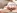 Blonde bonasse � gros seins naturels et piercings aux t�tons