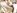 Blonde bonasse � gros seins naturels et piercings aux t�tons