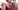 Une blonde prise dans un gangbang