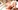 Du sperme pour une brune � petits seins et � la chatte ras�e
