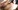 Bow, une belle asiatique poilue, baise sur le canap