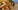 Une femme type et silicone baise sur la plage