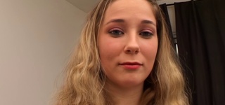 Première expérience hot pour Debbie !  (vidéo exclusive)