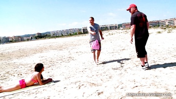 Aprs la plage, baise a l'hotel pour Samia la beurette