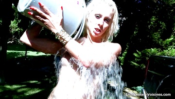 Vid�o hard pour Louana avec des piercings au clito et � la chatte