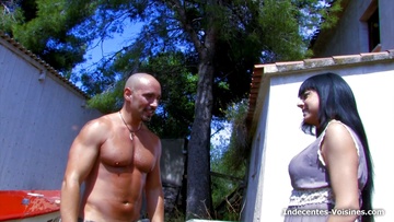 Une brune espagnole bais�e par un mec muscl�