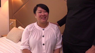 Cline, une amatrice asiatique  gros seins