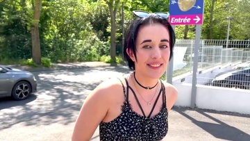 Une jaculation fminine (entre autres) pour cette dbutante