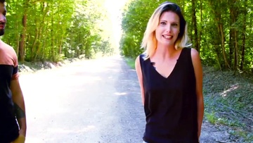 Premire exprience pour une jolie blonde et son mec