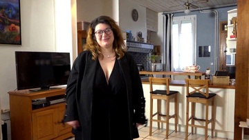 Casting X pour Mumu, femme  lunettes aux seins normes