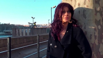 La vendeuse de lingerie vient s'clater avec nous