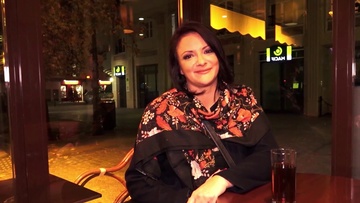 Une jolie mature aux gros cul et aux gros nichons