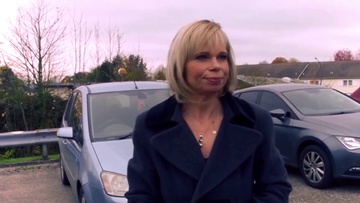 Le casting d'une femme de 45 ans, encule dans sa voiture