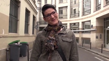 Enculage d'une mature  lunettes